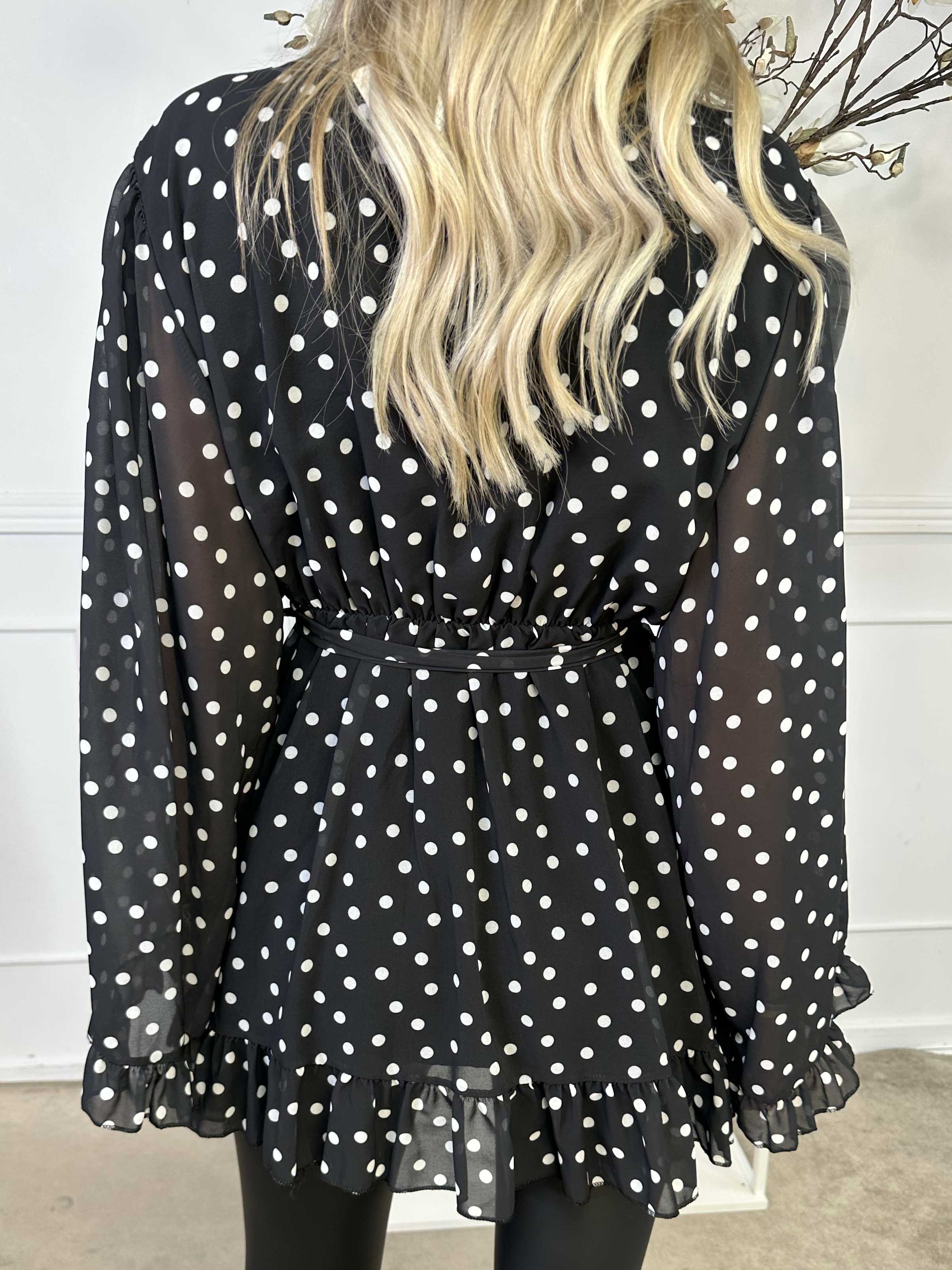 Adelina - Lang tunika i chiffon med flæser